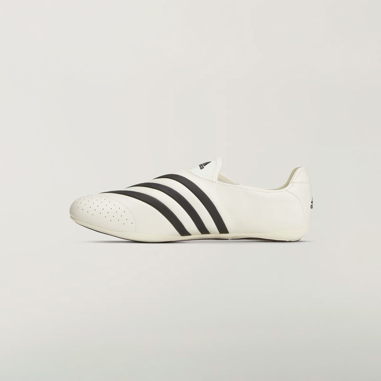 Adidas VIRGINIA VARIO FLAT EARTHER BY PHARRELL, Chalk White/Core Black/Chalk White