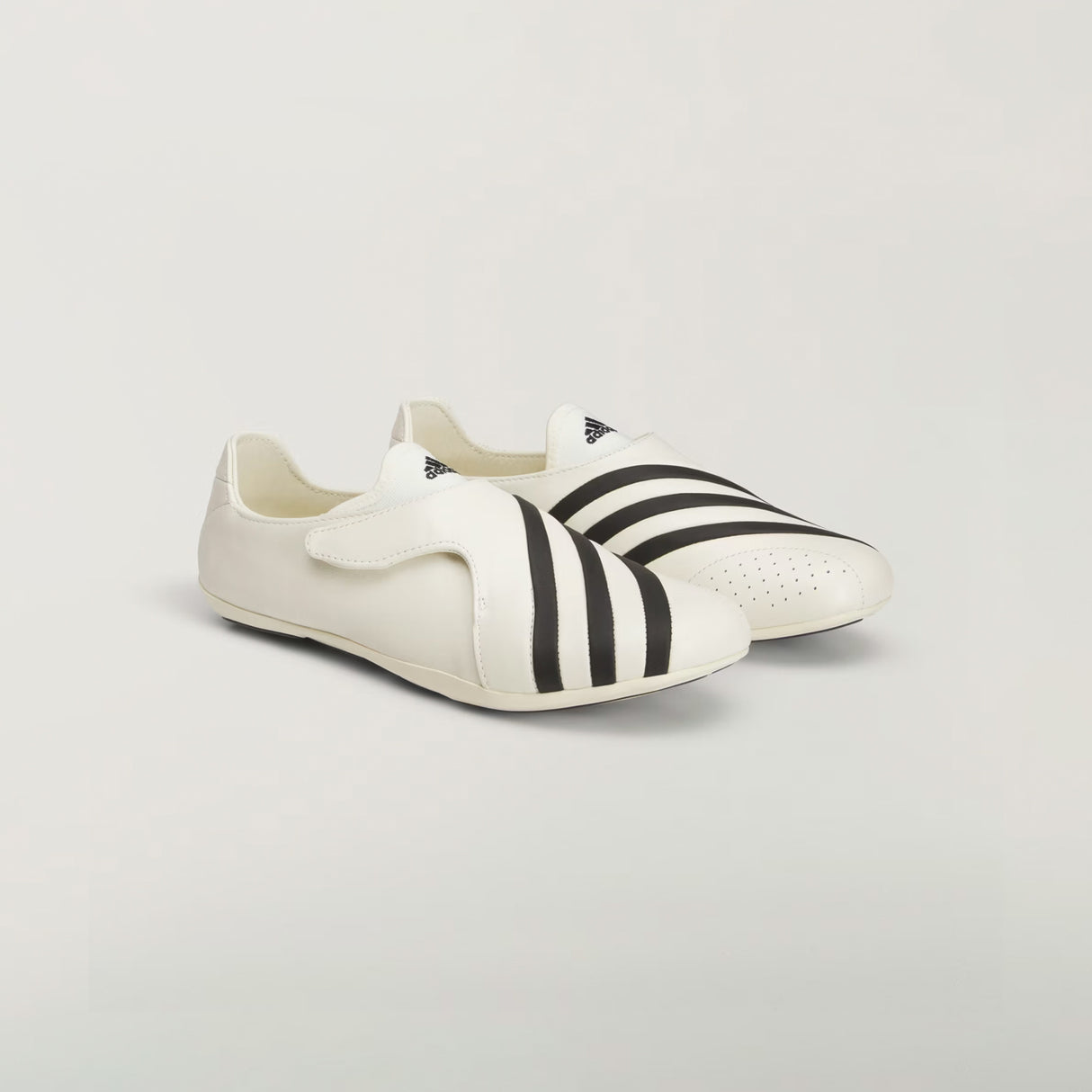 Adidas VIRGINIA VARIO FLAT EARTHER BY PHARRELL, Chalk White/Core Black/Chalk White