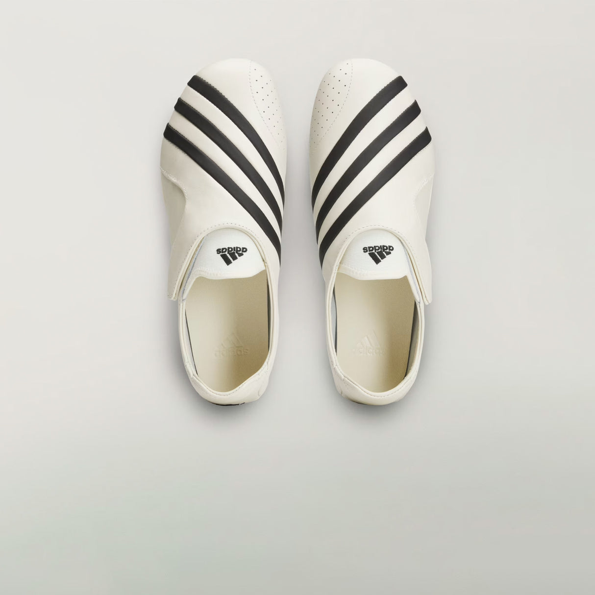 Adidas VIRGINIA VARIO FLAT EARTHER BY PHARRELL, Chalk White/Core Black/Chalk White