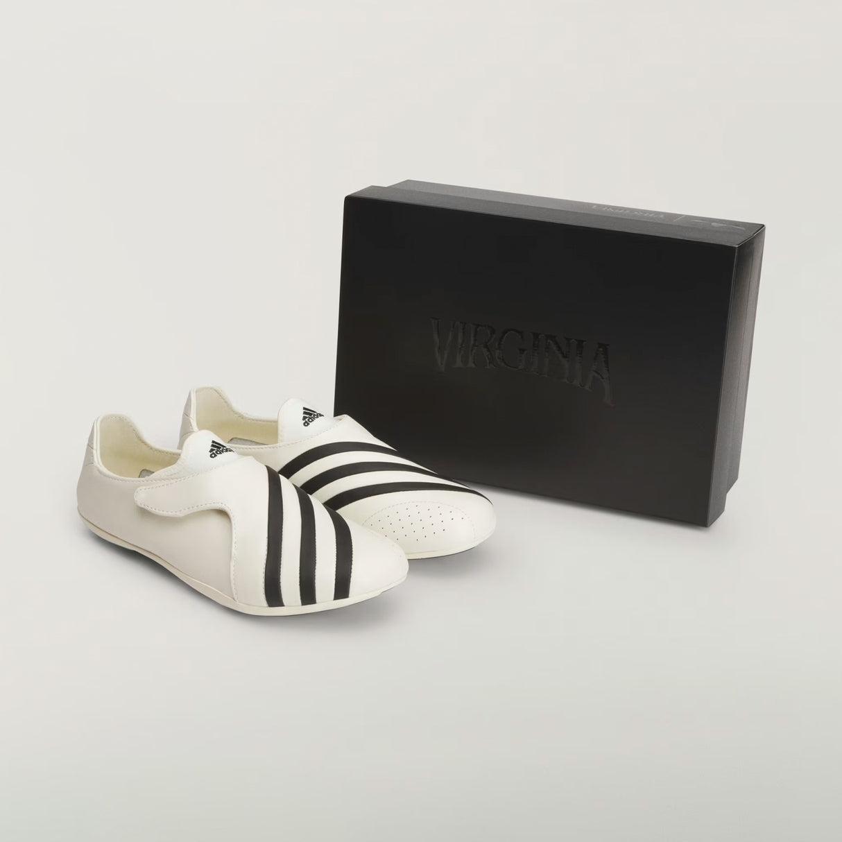 Adidas VIRGINIA VARIO FLAT EARTHER BY PHARRELL, Chalk White/Core Black/Chalk White