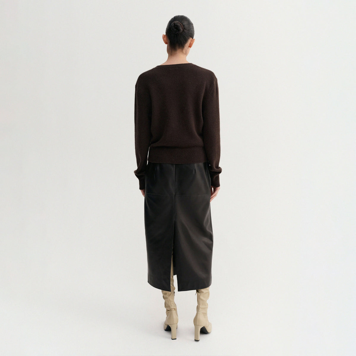 Almada Label GAELLE V-NECK SWEATER, Chocolate