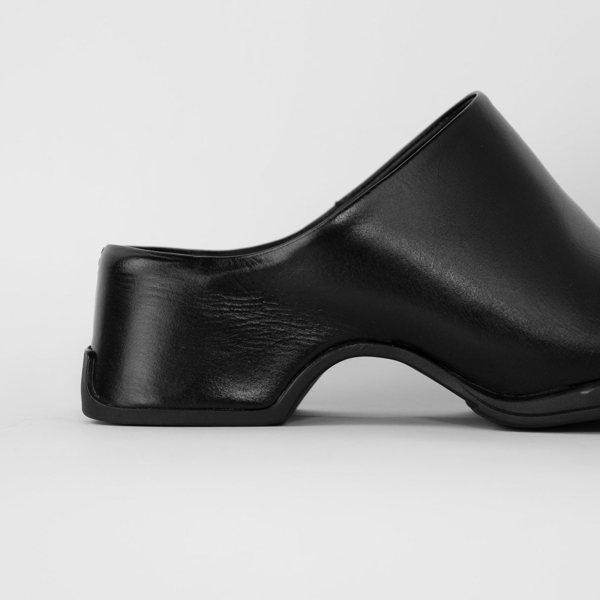 Miista AMOY BLACK MULES, Black
