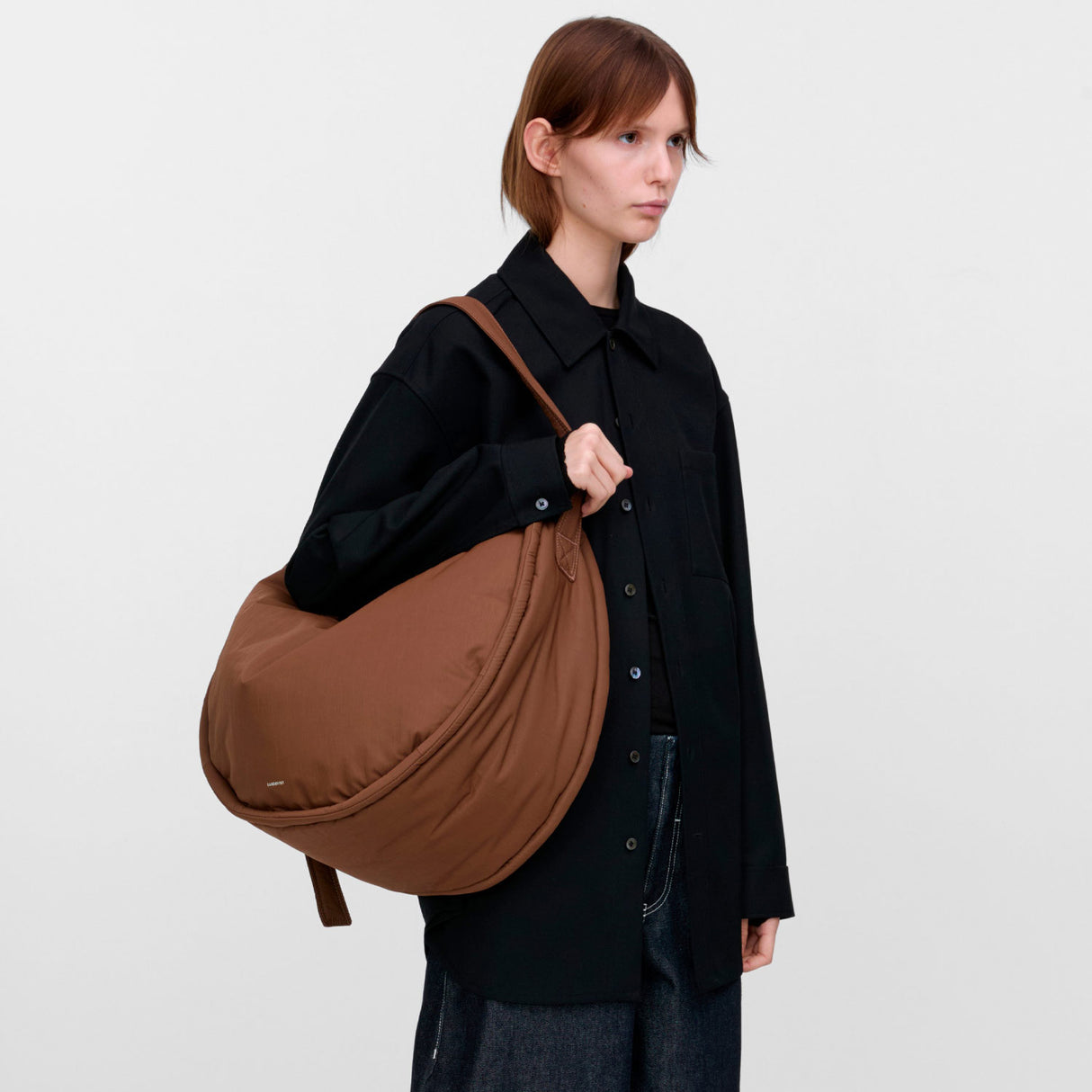 Sandqvist CURVE CROSSBODY ROUND L, Dark Taupe