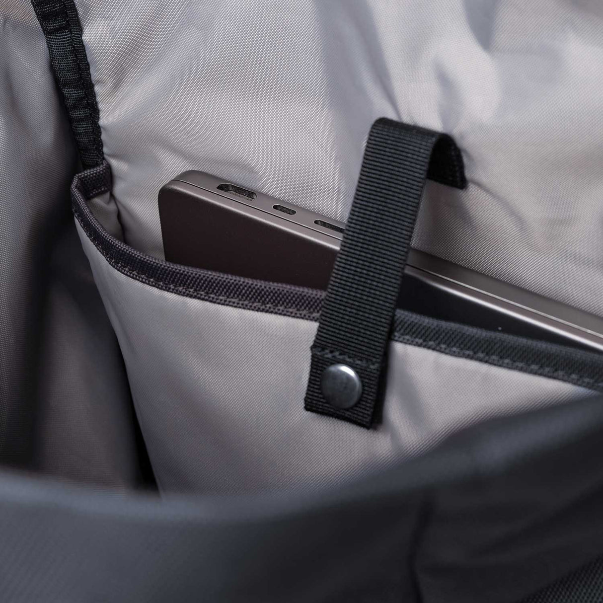 Sandqvist GROUND ROLLTOP BACKPACK L, Navy