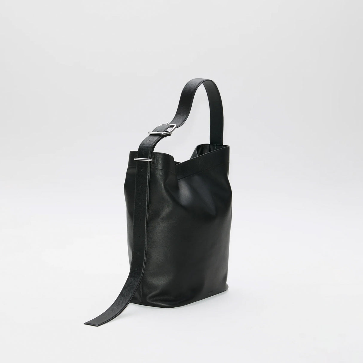 Sandqvist LEATHER SHOPPER BAG, Black
