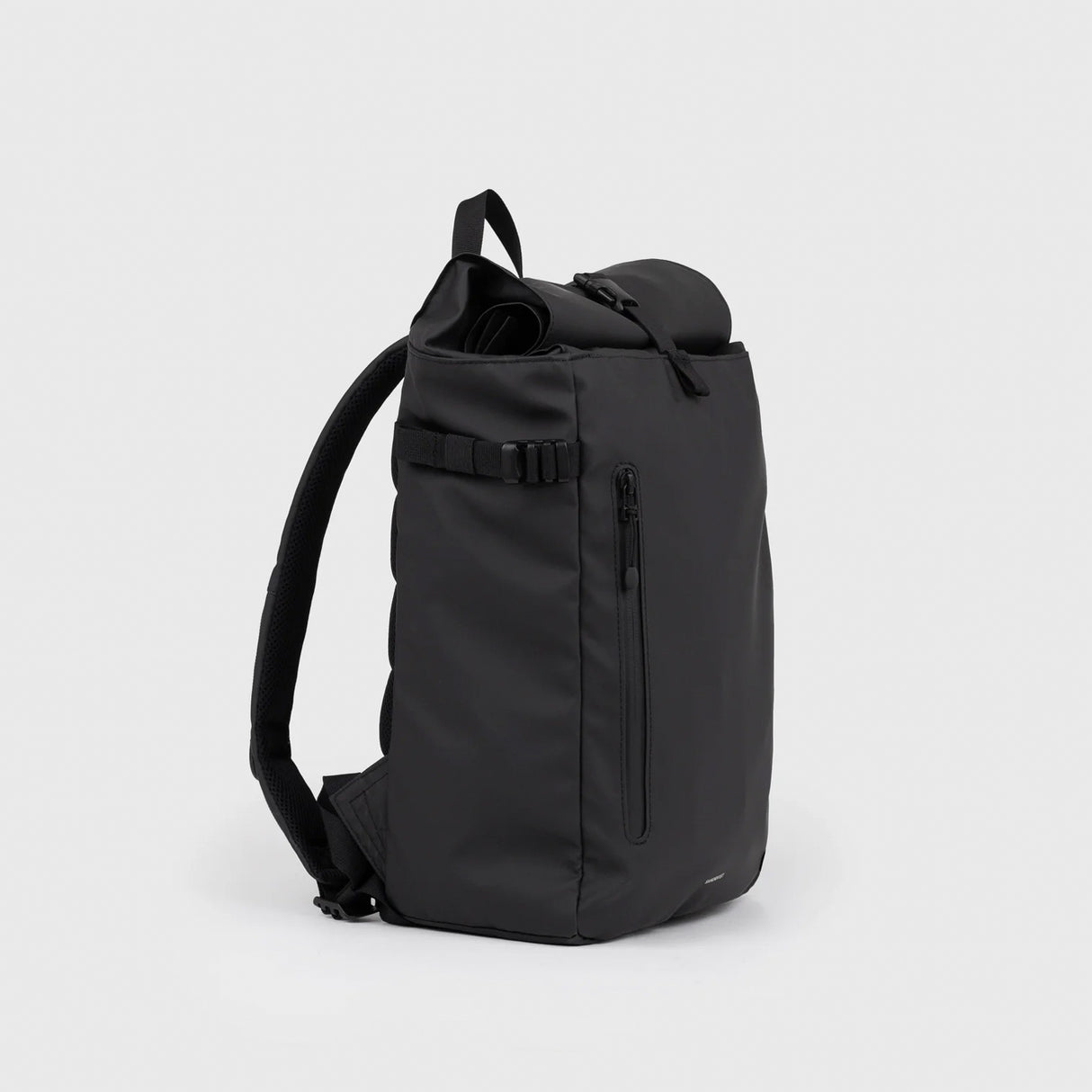 Sandqvist STREAM SLIM ROLLTOP M, Black
