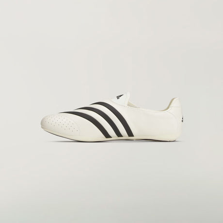 Adidas VIRGINIA VARIO FLAT EARTHER BY PHARRELL, Chalk White/Core Black/Chalk White