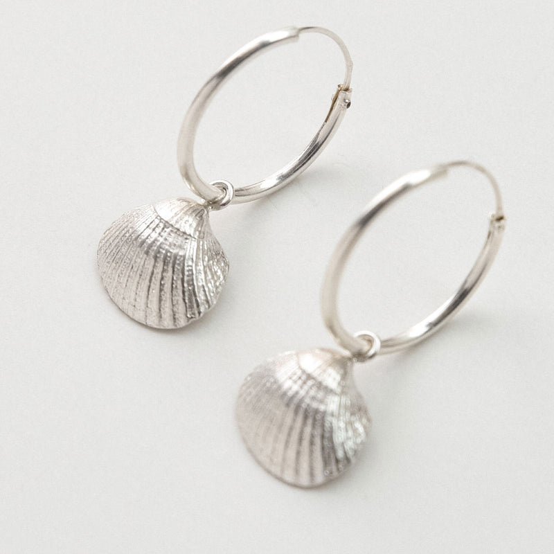 SEASHELL HOOP EARRINGS, Silver