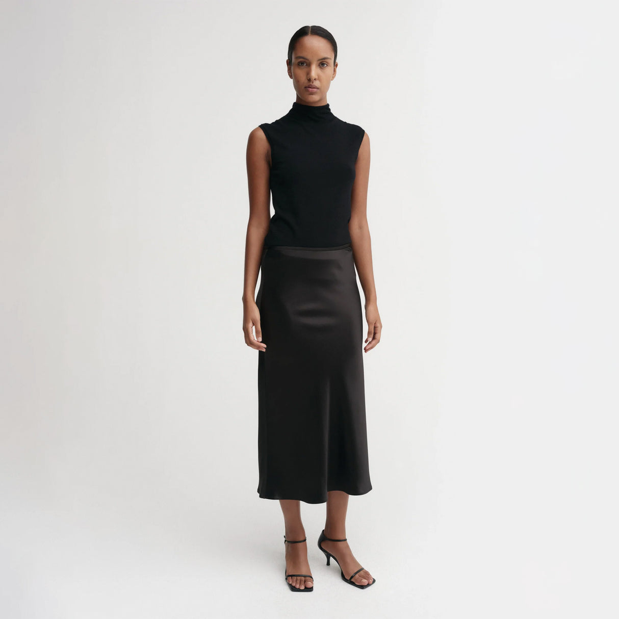 Almada Label AYLA SATIN SKIRT, Black