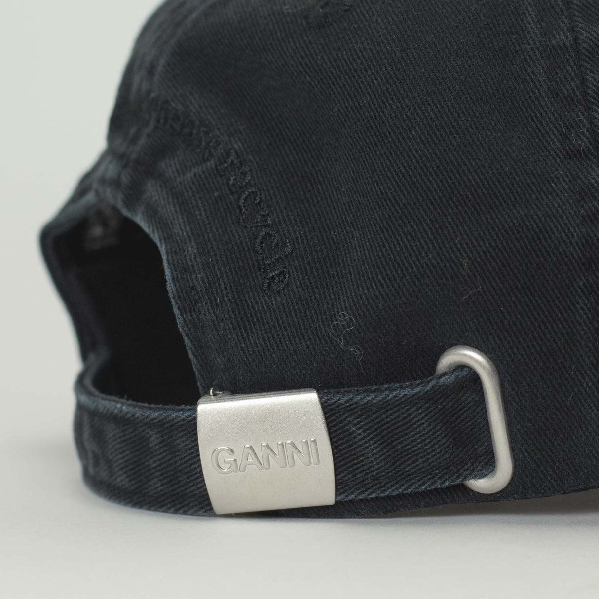 Ganni A6941 CANVAS PUPPY CAP, Washed Black