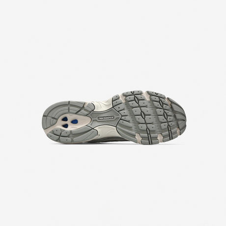 New Balance U7405I7, Metallic Silver/Metallic Silver