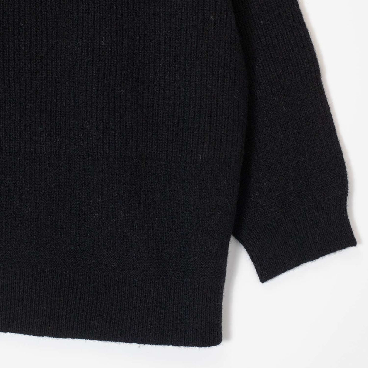 Nicholson & Nicholson WAVY SWEATER, Black