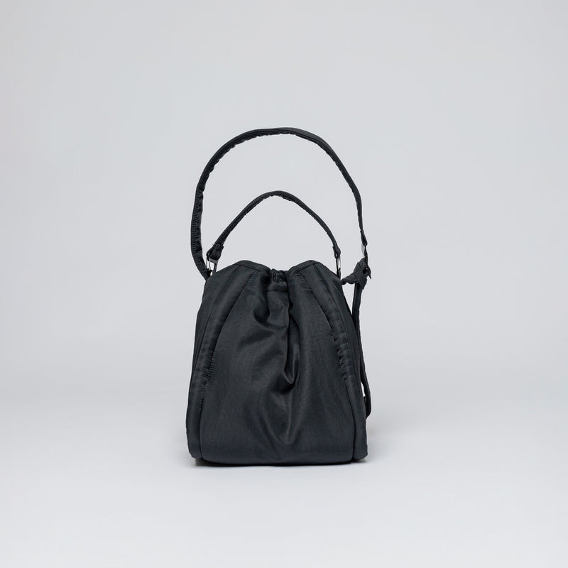 Sandqvist CURVE BUCKET BAG, Black