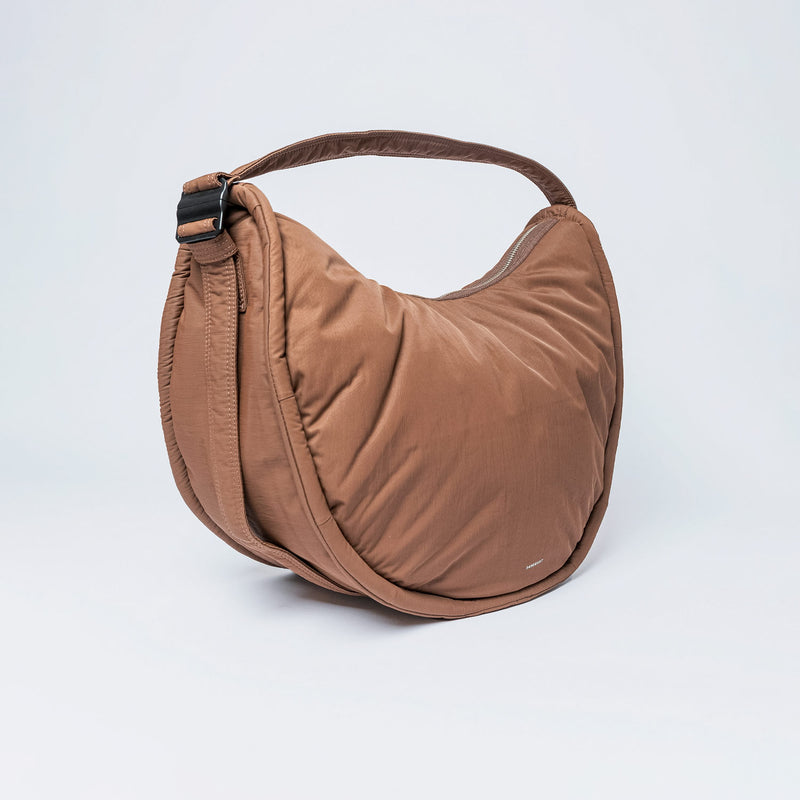 Sandqvist CURVE CROSSBODY ROUND L, Dark Taupe