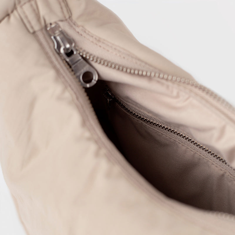 Sandqvist CURVE HALF MOON BAG MINI, Beige