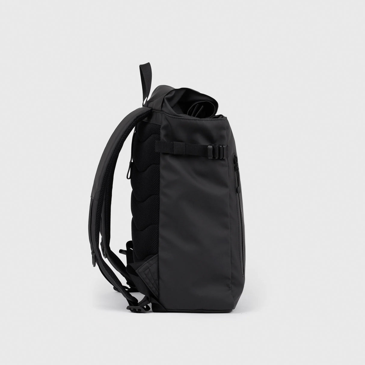 Sandqvist STREAM SLIM ROLLTOP M, Black