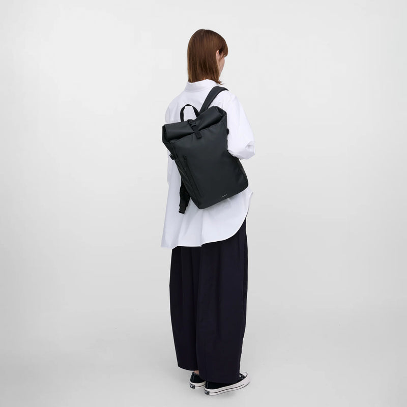 Sandqvist STREAM SLIM ROLLTOP M, Black