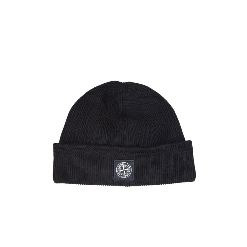 Black beanie with a logo at the frontin a white background
