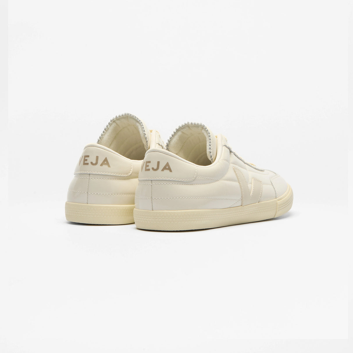 Veja PANENKA PATENT LEATHER, Off White