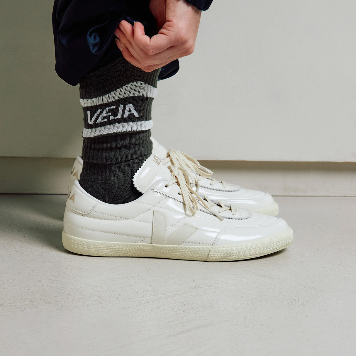 Veja PANENKA PATENT LEATHER, Off White