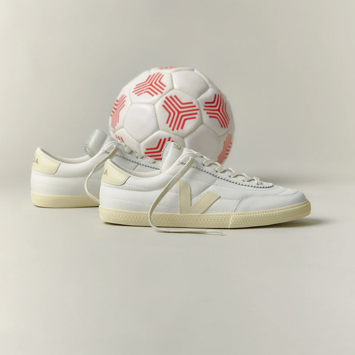 Veja PANENKA WOMEN'S, White/Calcaire